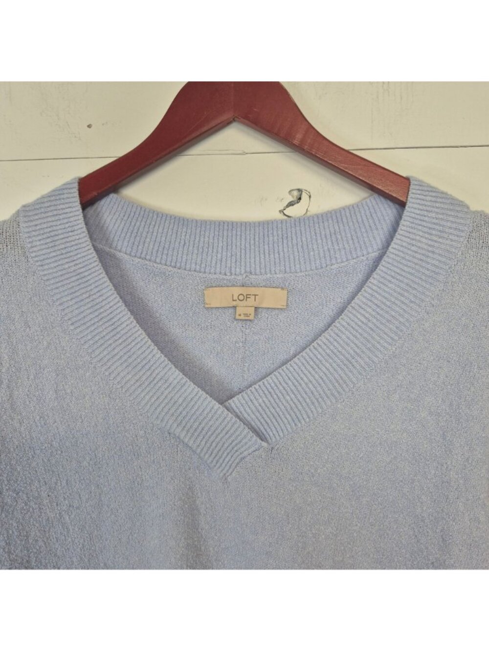 Loft Women’s Light Blue V-Neck Long Sleeve Soft Knit Sweater Sz M - Picture 3 of 7